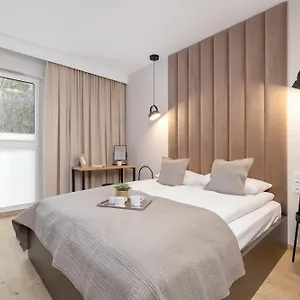 Bright In With Garden, Air Conditioning, Parking And Desk By Renters Prestige , Kraków Polska